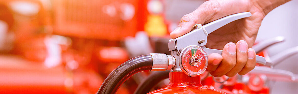 Sind die Mitarbeiter im Brandschutz geschult, vermeiden Unternehmen wirtschaftliche und gesundheitliche Negativfolgen. Setzen Sie die E-Learning Ausbildung der TÜV AUSTRIA Akademie dafür ein. Sind die Mitarbeiter im Brandschutz geschult, vermeiden Unternehmen wirtschaftliche und gesundheitliche Negativfolgen. Setzen Sie die E-Learning Ausbildung der TÜV AUSTRIA Akademie dafür ein.